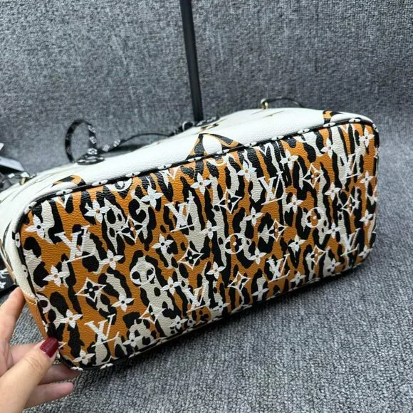 100% Authentic Louis Vuitton Neverfull W/Pouch Leather Tote Bag - Picture 8 of 16